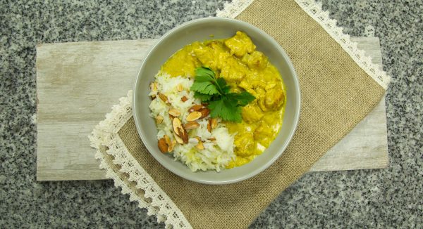 Curry de ave con arroz al horno min